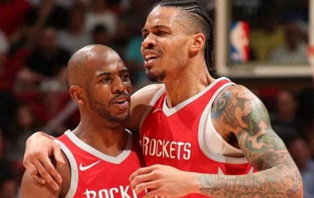 记者：海港对奥斯卡健康状况高度关切，通过多种方式表达慰问（记者：海港对奥斯卡健康深表关切，多途径表达慰问）