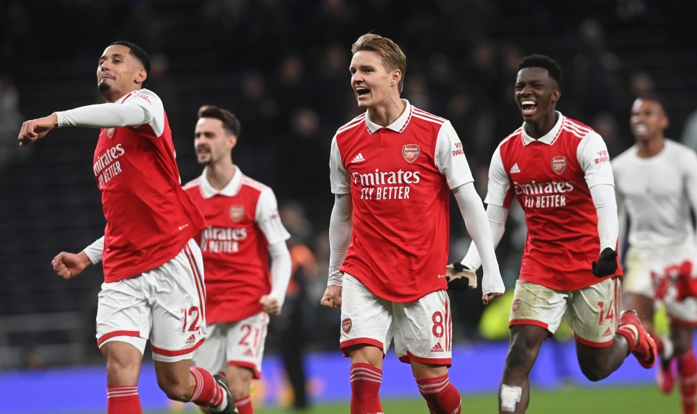 新援阿里亚斯参加了狼队在西班牙的首堂训练课！🇨🇴（阿里亚斯亮相狼队西班牙首训！🇨🇴）