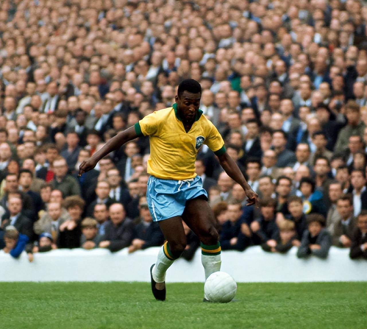 梅西接受ESPN专访，聊世界杯连冠：很难！但会拼！（梅西接受ESPN采访：世界杯卫冕不易，但我们会拼到底）