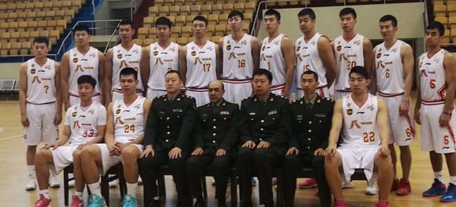 布乌卡：因舒梅切尔穿走我1号而大怒，我要求换成7或10号（布乌卡因舒梅切尔抢走1号大怒：请求改穿7号或10号）