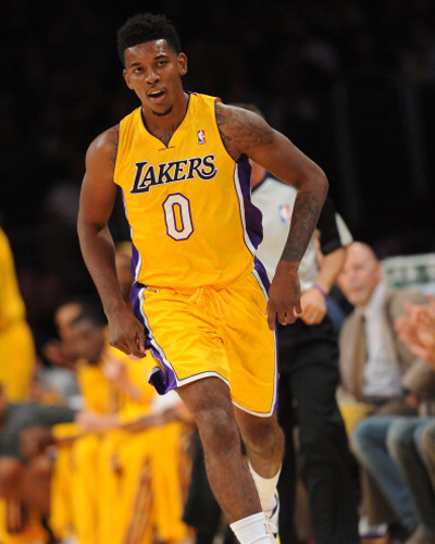 每体：拉菲尼亚可能在周末联赛回归名单，但可能不会上场（每体：拉菲尼亚有望周末联赛回归大名单，但出场成疑）