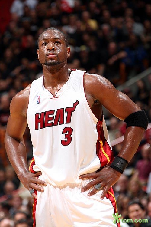 欧冠半场：马尤鲁失良机，巴黎暂0-0毕尔巴鄂竞技（欧冠半场战报：马尤鲁浪费良机，巴黎暂与毕尔巴鄂0-0互交白卷）