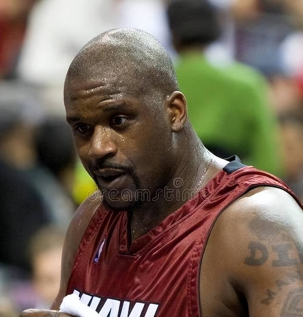 默特萨克、于大宝观战梅州U15vs浙江U15，并与小球员互动（默特萨克与于大宝现场观看梅州U15对浙江U15，并与小球员亲切互动）