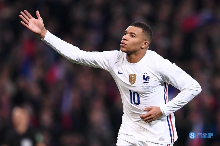 全市场：意甲多家俱乐部有意齐尔克泽，曼联尚未批准其离队（全市场：多支意甲球队追逐齐尔克泽，曼联仍未放行）